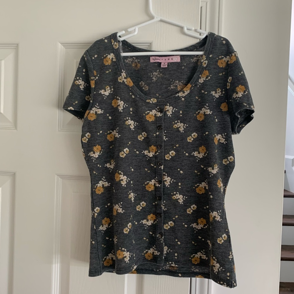 NWOT Crave Fame Top Small Flowers